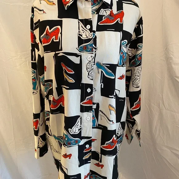 Graphic shoe Print Button-Up Blouse - Picture 7 of 8